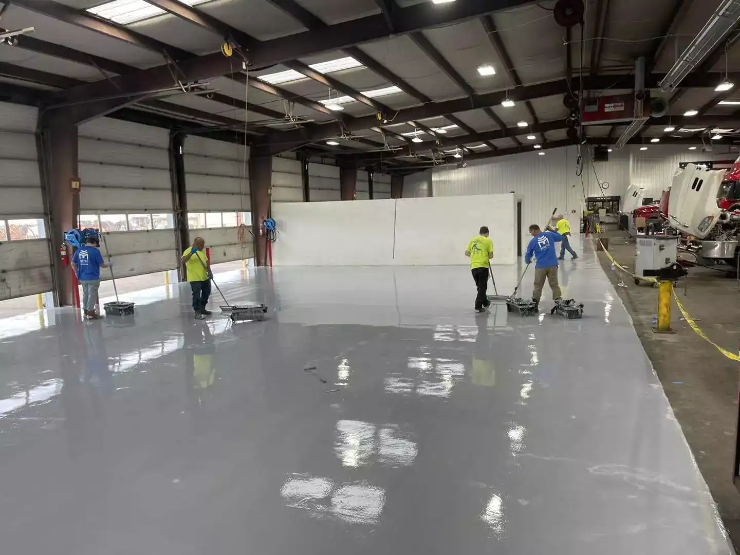 epoxy floor coatings for a warehouse commercial space by memphis concrete coatings